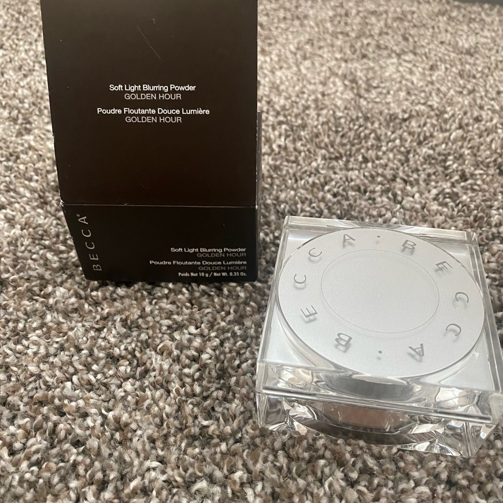 COPY - COPY - Soft light blurring powder- golden hour